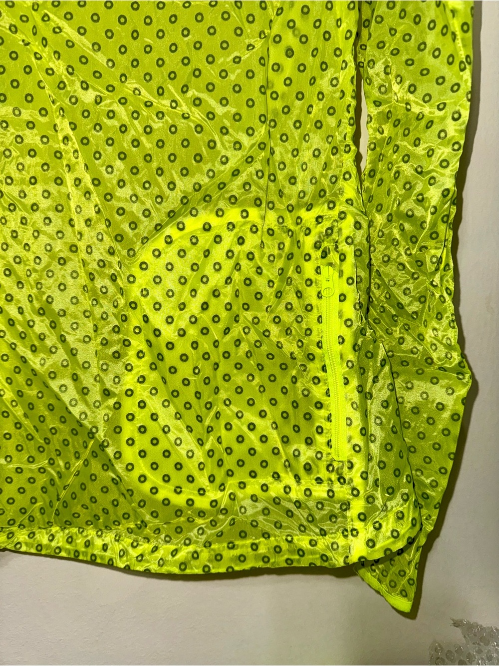 Nike Women’s Neon Yellow Hooded Reflective Dot Windbreaker - Picture 4 of 4